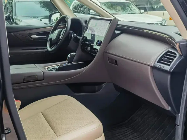 Toyota Alphard — Фото автомобиля 12