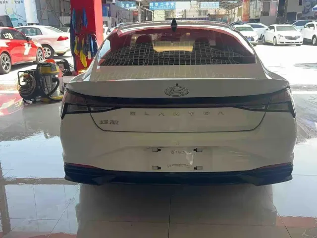 Hyundai Elantra — Фото автомобиля 6