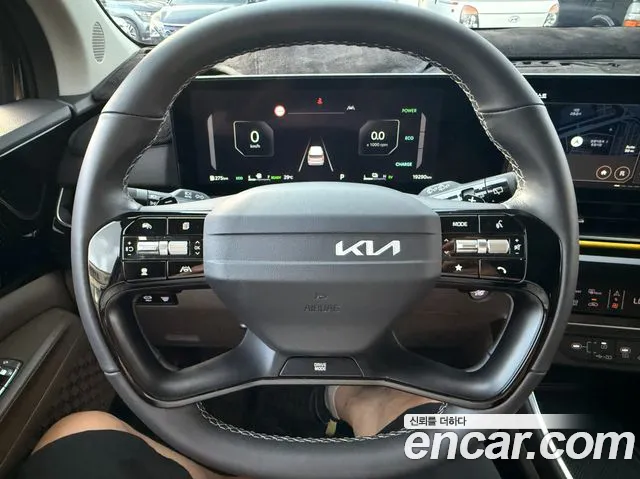 Kia Carnival Generation 4 — Фото автомобиля 16