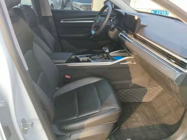 Geely Emgrand — Фото автомобиля 24