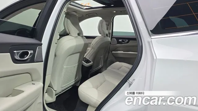 Volvo XC60 Generation 2 — Фото автомобиля 10