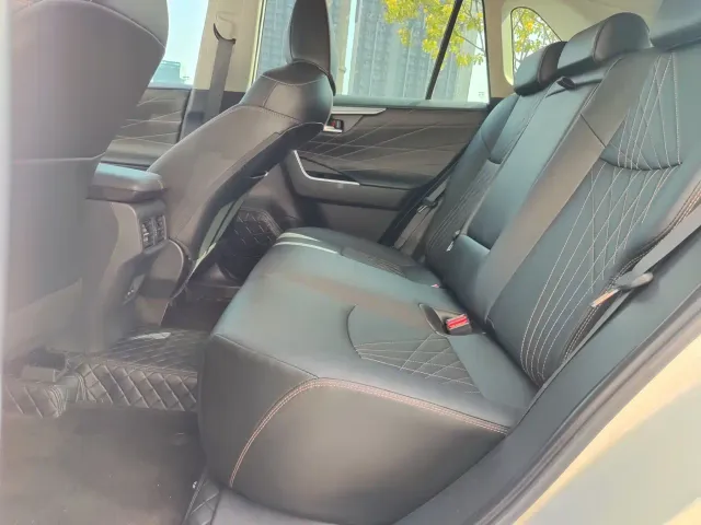 Toyota RAV4 — Фото автомобиля 7