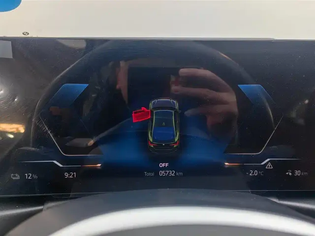 BMW i4 — Фото автомобиля 12
