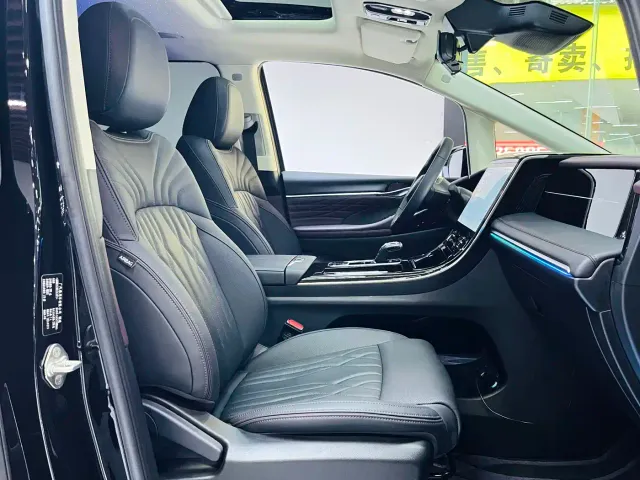 GAC Trumpchi M8 — Фото автомобиля 12