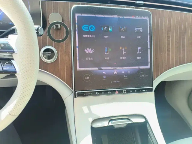Mercedes-Benz EQE SUV — Фото автомобиля 12