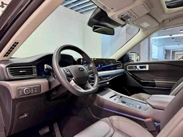 Ford Explorer — Фото автомобиля 24