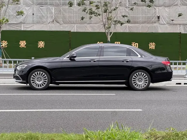 Mercedes-Benz E-Class — Фото автомобиля 3