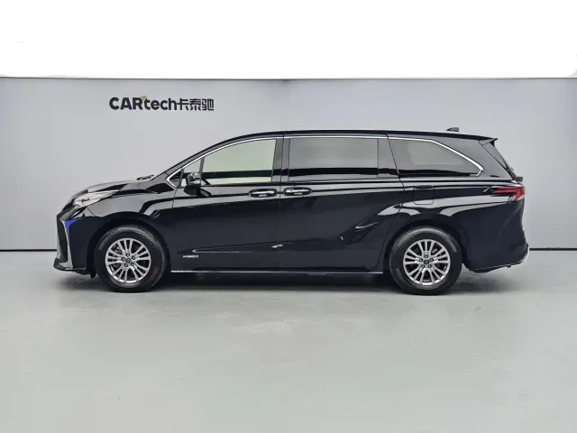 Toyota Sienna — Фото автомобиля 3