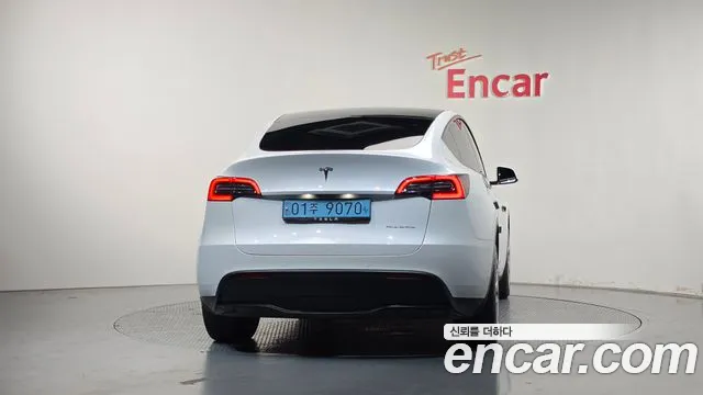 Tesla Model Y — Фото автомобиля 4