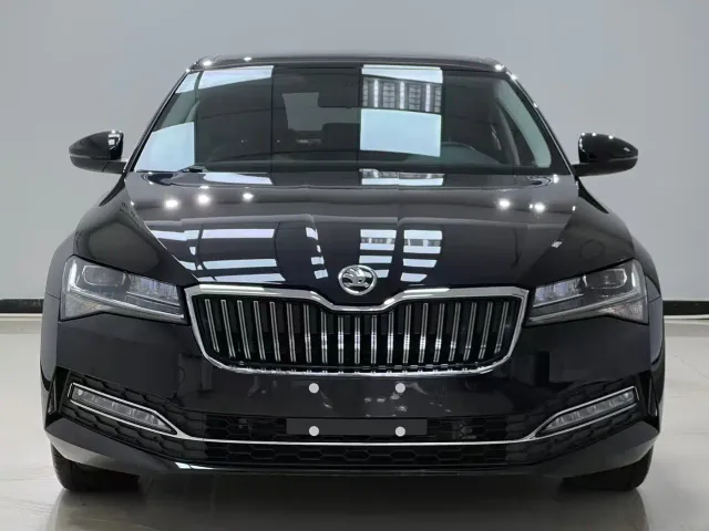 Skoda Superb — Фото автомобиля 2