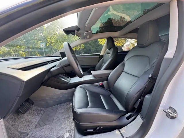 Tesla Model 3 — Фото автомобиля 4