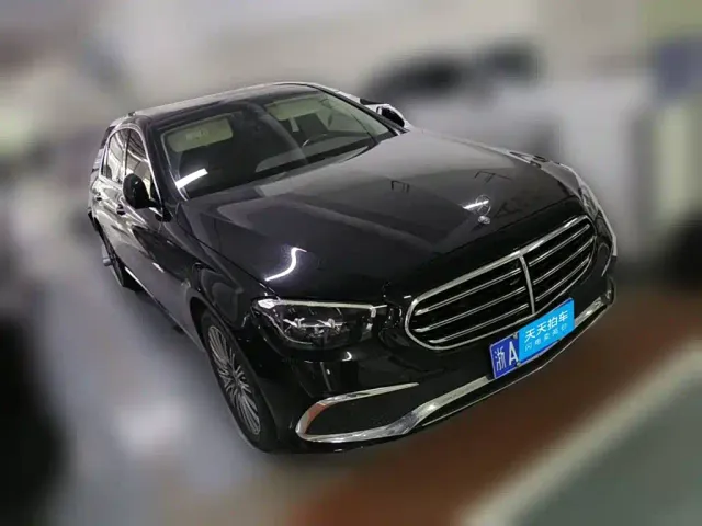 Mercedes-Benz E-Class — Фото автомобиля 3