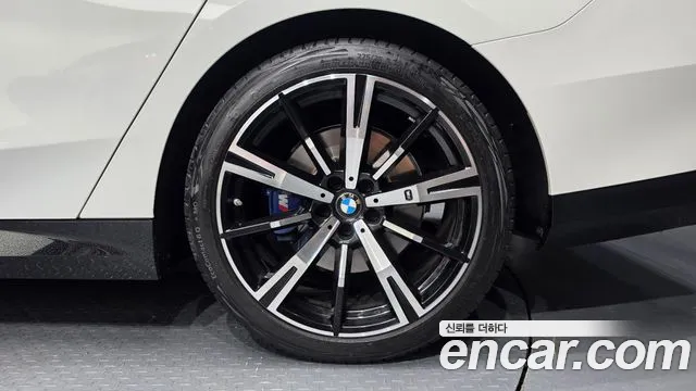 BMW 5 Series G60 — Фото автомобиля 21
