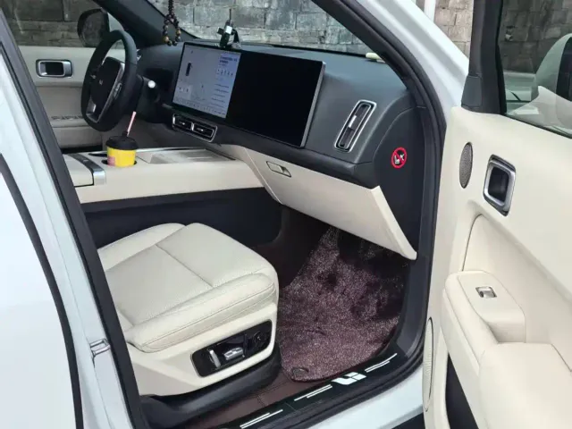 Li Auto L7 — Фото автомобиля 8