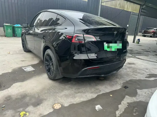 Tesla Model Y — Фото автомобиля 5