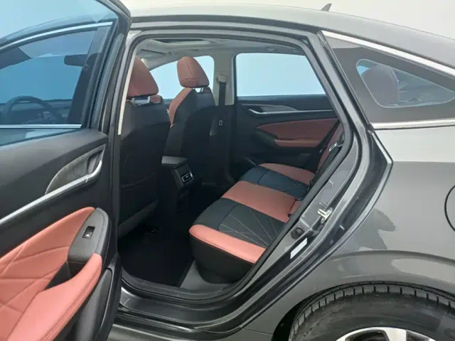 Changan Eado — Фото автомобиля 9