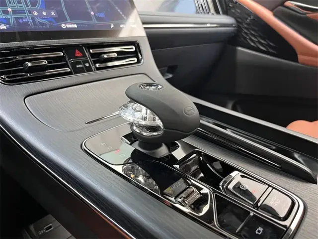 GAC Trumpchi E9 — Фото автомобиля 12