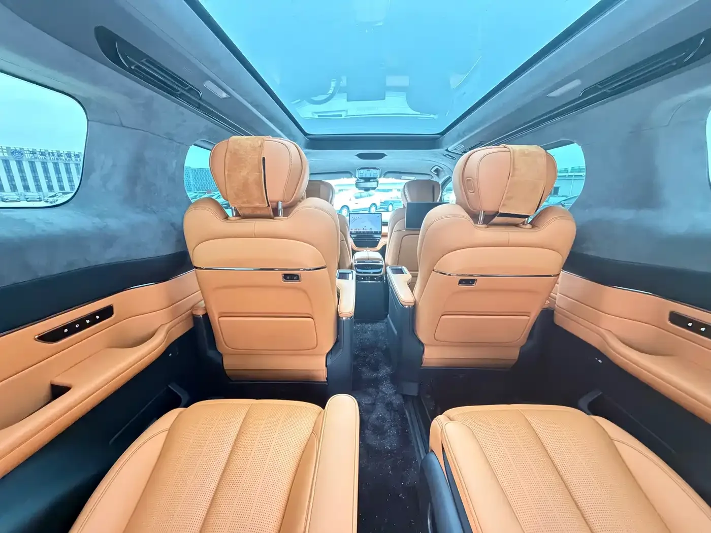 Geely Galaxy Yizhen L380 2024 140kWh 6-Seater AWD Ultra — Фото автомобиля 15