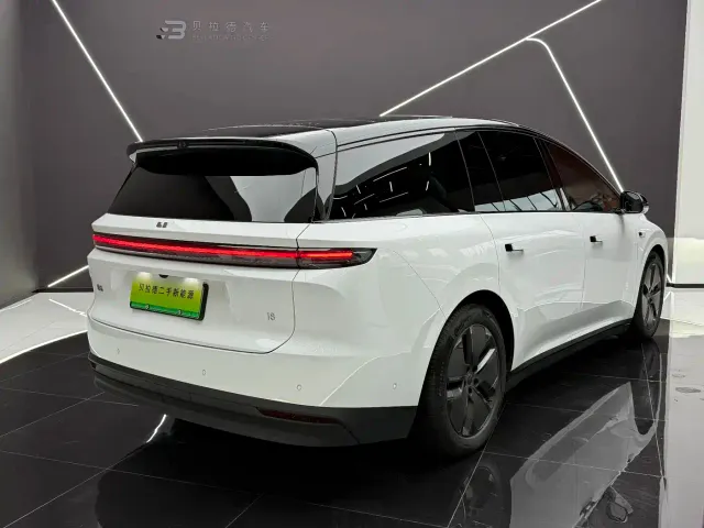 Li Auto i8 — Фото автомобиля 2