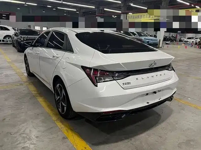 Hyundai Elantra — Фото автомобиля 6