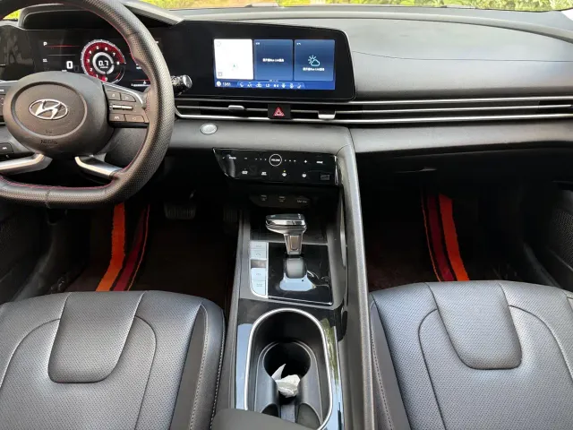 Hyundai Elantra — Фото автомобиля 12