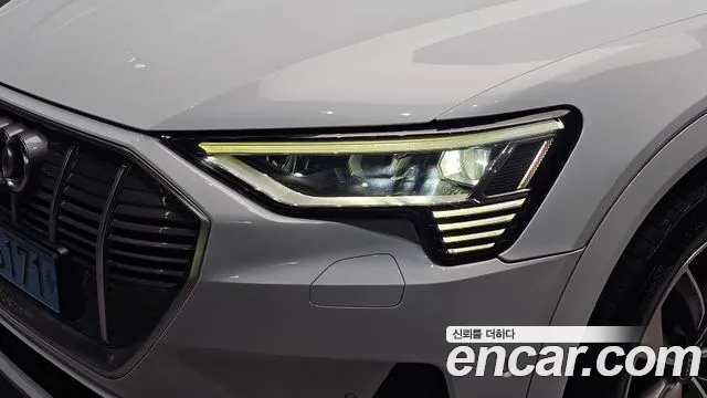 Audi e-tron — Фото автомобиля 21