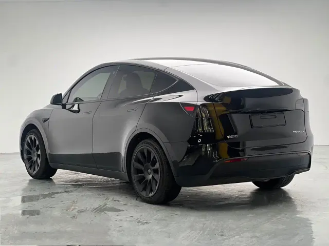 Tesla Model Y — Фото автомобиля 7