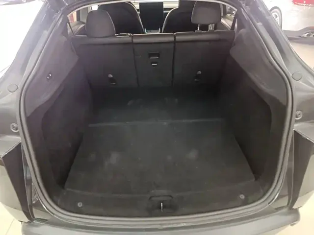 Tesla Model Y — Фото автомобиля 18
