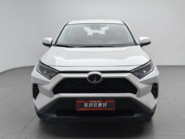 Toyota RAV4 — Фото автомобиля 3