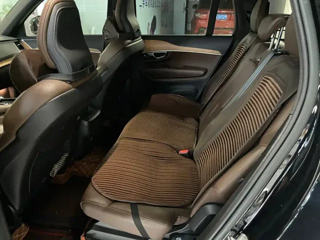 Volvo XC90 — Фото автомобиля 7