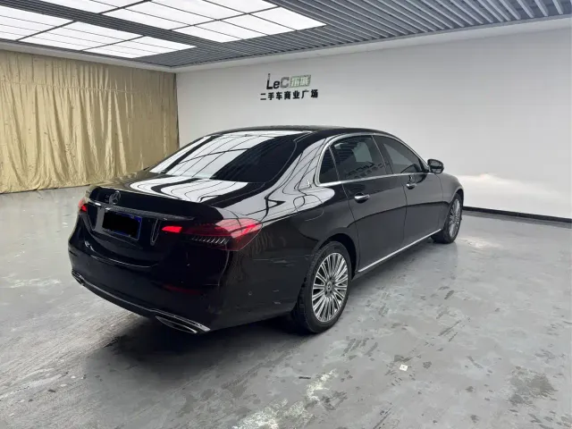 Mercedes-Benz E-Class — Фото автомобиля 6