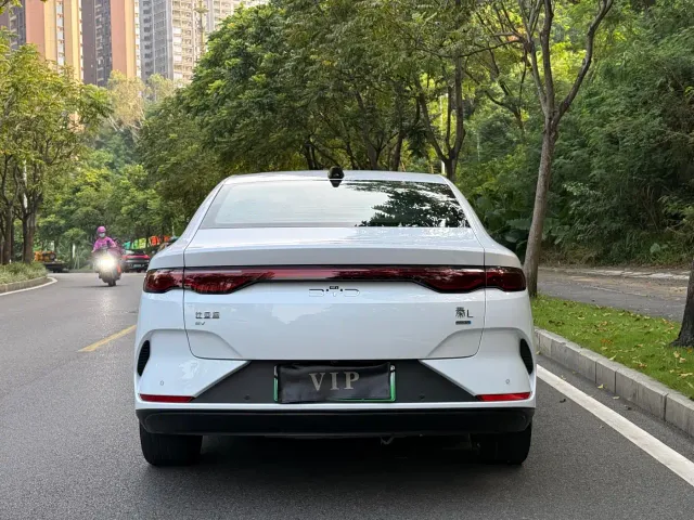 BYD Qin L — Фото автомобиля 11