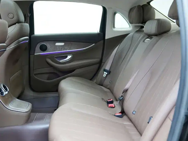 Mercedes-Benz E-Class — Фото автомобиля 16
