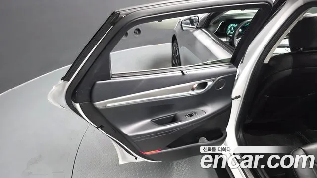 Hyundai Grandeur Grandeur (New) Hybrid — Фото автомобиля 25