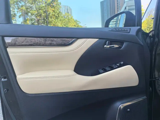Toyota Vellfire — Фото автомобиля 5