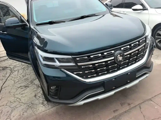 Forthing T5 — Фото автомобиля 3