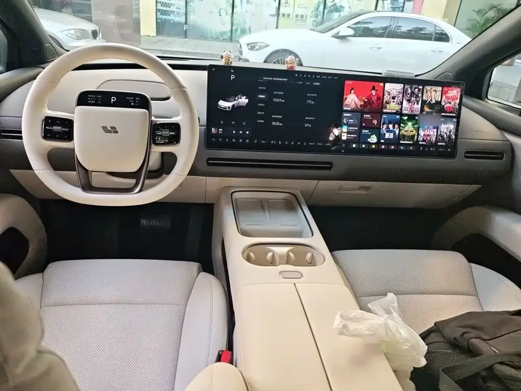 Li Auto Li Auto i6 2025 2WD Base Model — Фото автомобиля 5