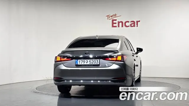 Lexus ES 7th Gen — Фото автомобиля 4
