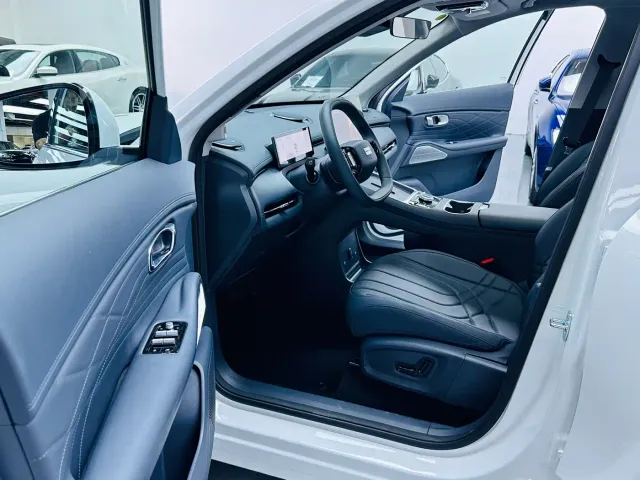 Geely Galaxy Starship 7 EM-i — Фото автомобиля 4