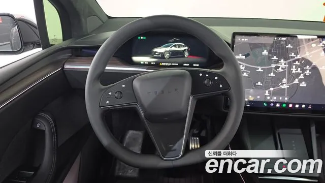 Tesla Model X — Фото автомобиля 12