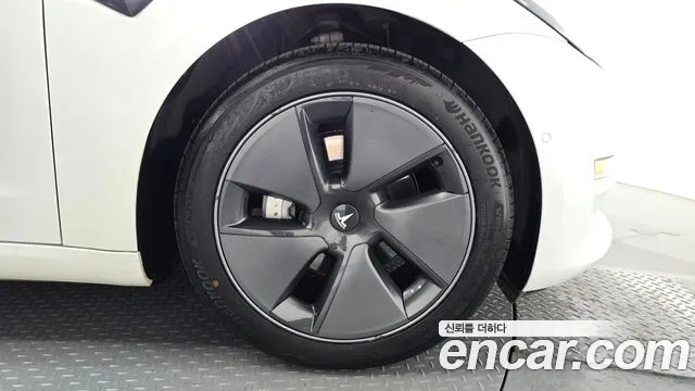 Tesla Model 3 — Фото автомобиля 6