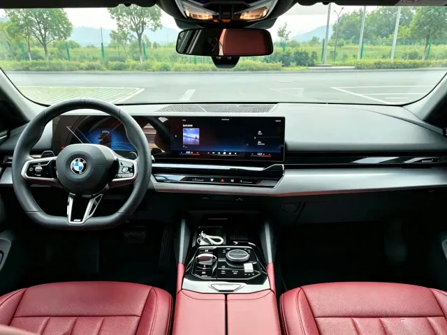 BMW 5 Series — Фото автомобиля 5