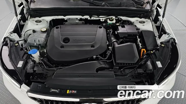 Volvo XC40 — Фото автомобиля 9