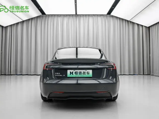 Tesla Model 3 — Фото автомобиля 5