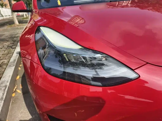 Tesla Model 3 — Фото автомобиля 7