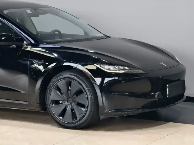 Tesla Model 3 — Фото автомобиля 5