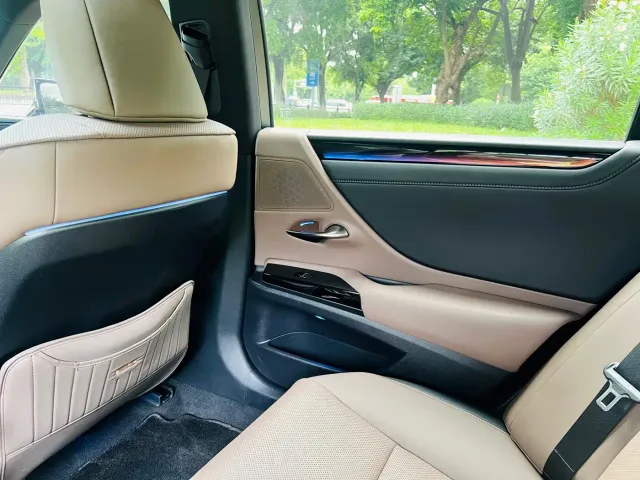 Lexus ES — Фото автомобиля 23