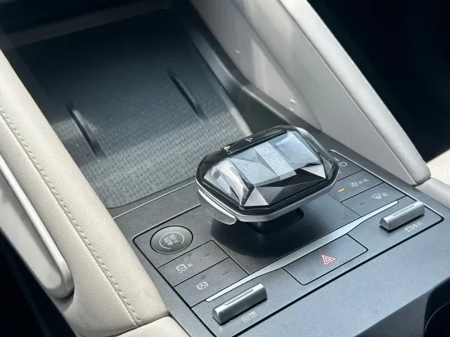 BYD Yuan UP 2024 401KM Leading Edition — Фото автомобиля 12