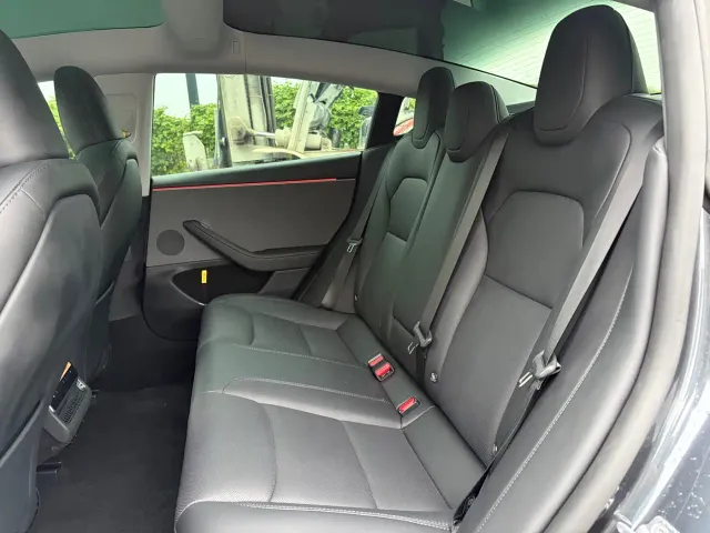 Tesla Model 3 — Фото автомобиля 8