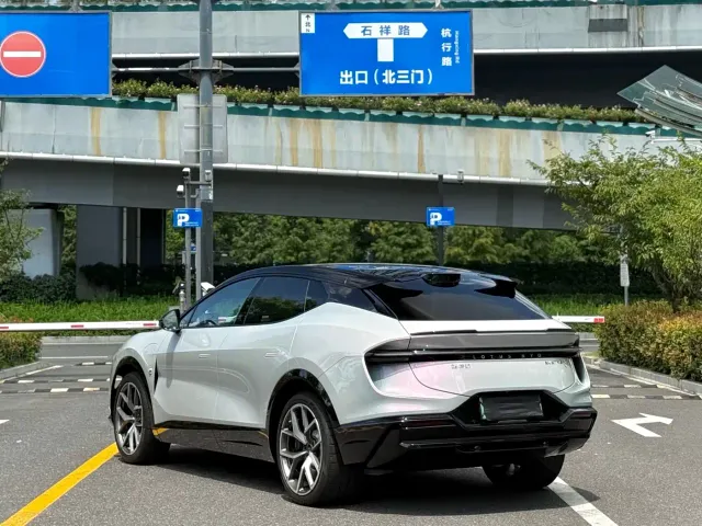 Lotus Eletre — Фото автомобиля 9